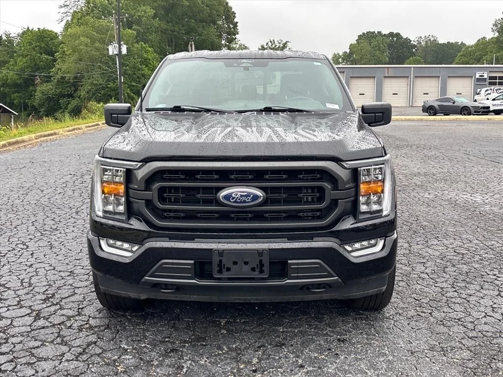 Used 2022 Black Ford XLT image 2
