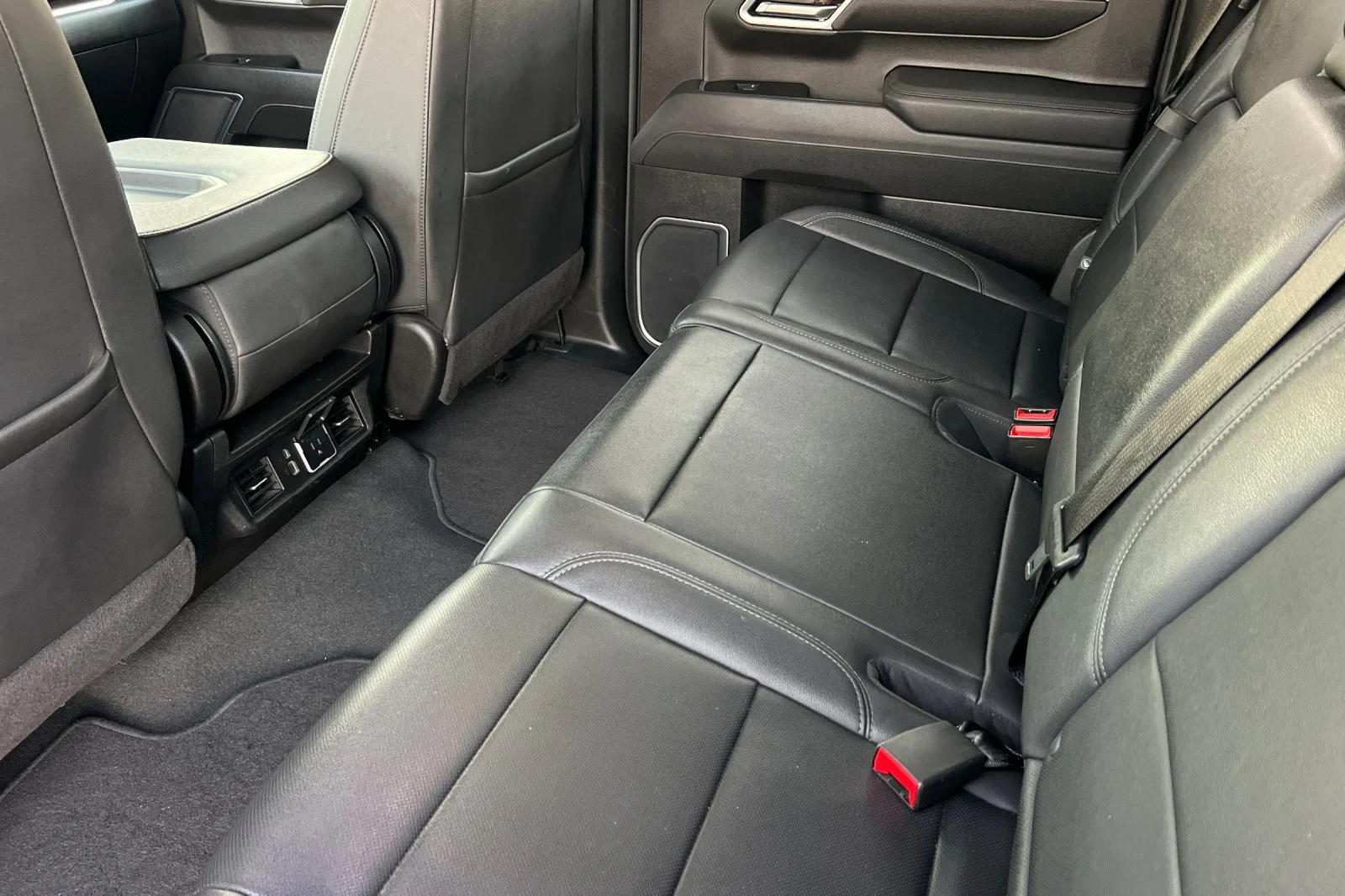 Used 2025 White GMC SLT image 12