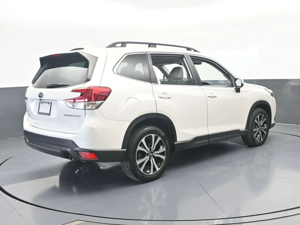 Used 2022 Crystal White Pearl Subaru Limited image 6