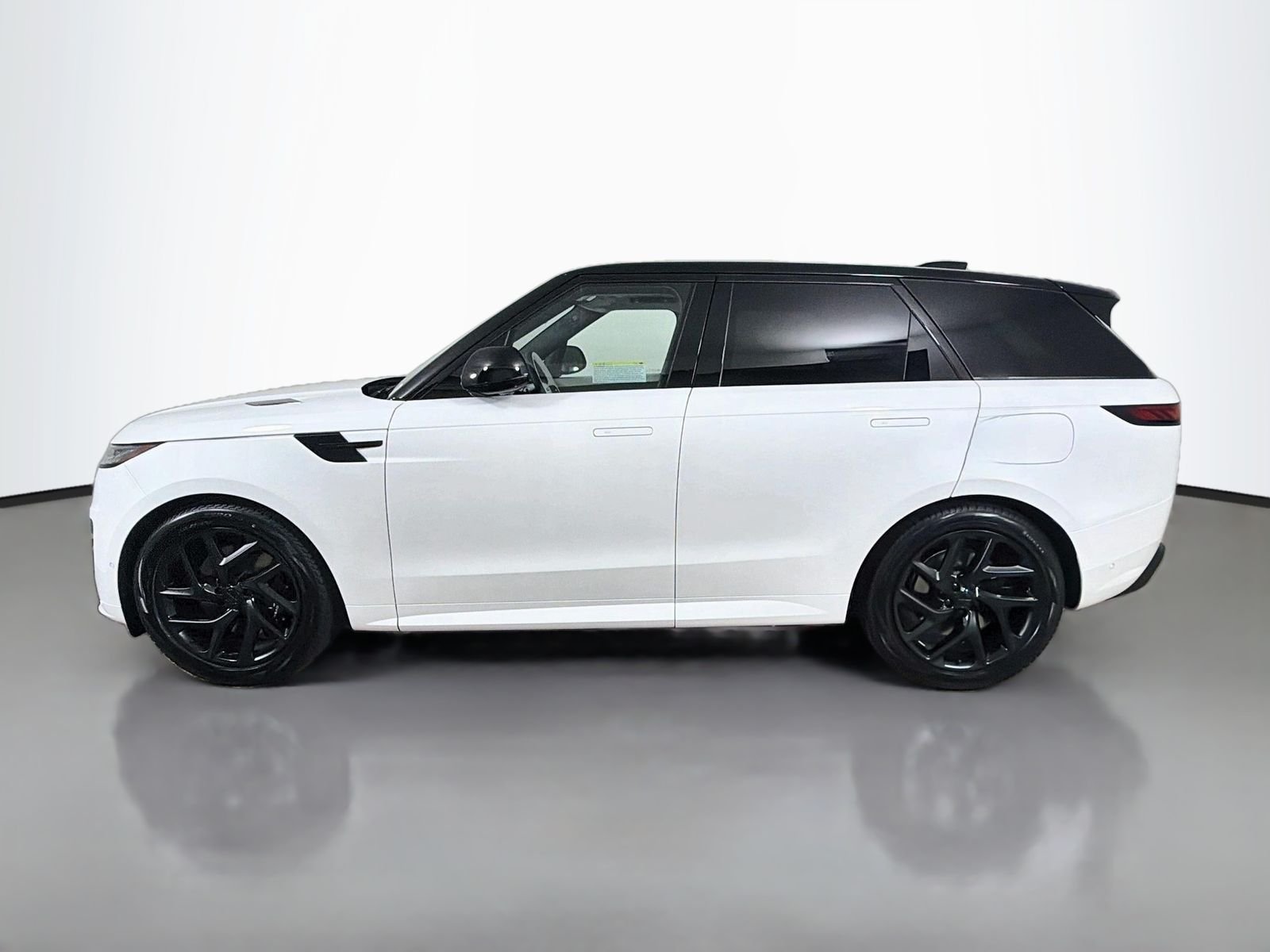 New 2027 Ostuni Pearl White Land Rover Battersea Edition image 2