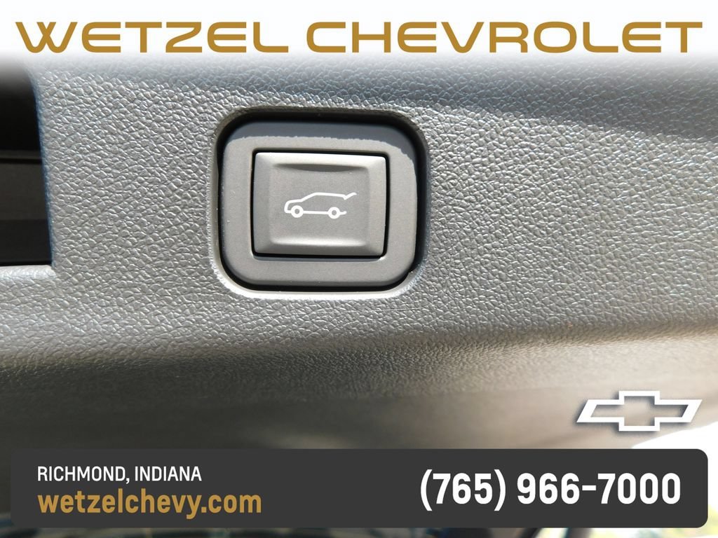 New 2027 Mosaic Black Metallic Chevrolet LT image 23