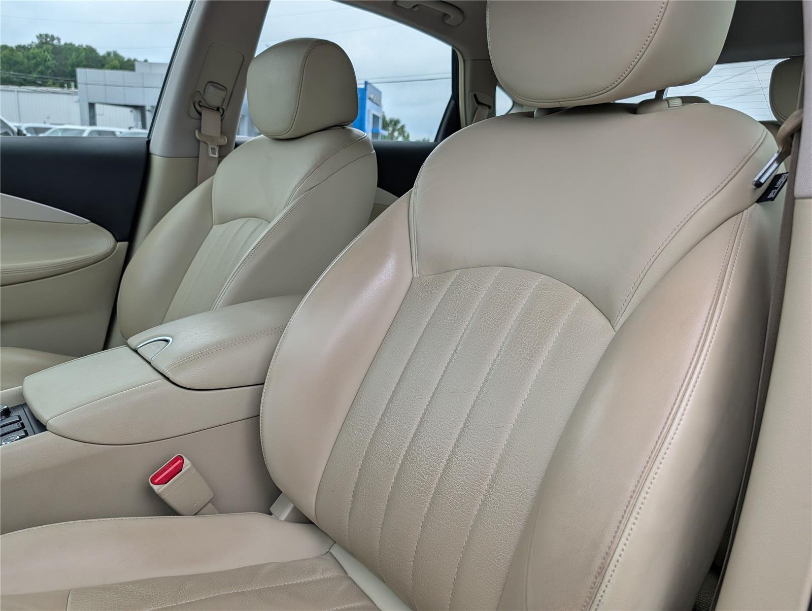 Used 2017 Majestic White INFINITI RWD image 12