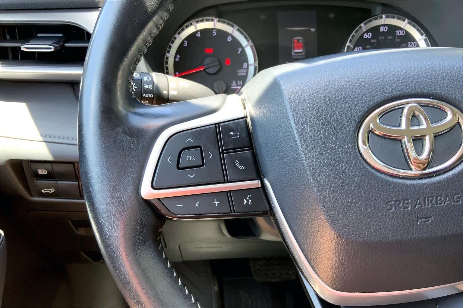 Used 2022 Wind Chill Pearl Toyota LE image 24