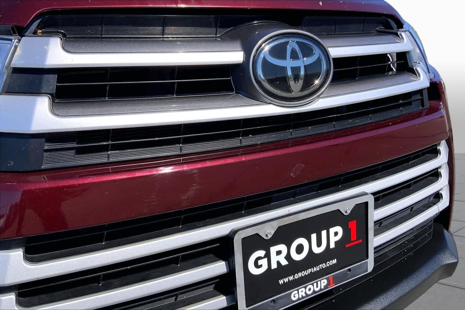 Used 2019 Ooh La La Rouge Mica Toyota XLE image 29