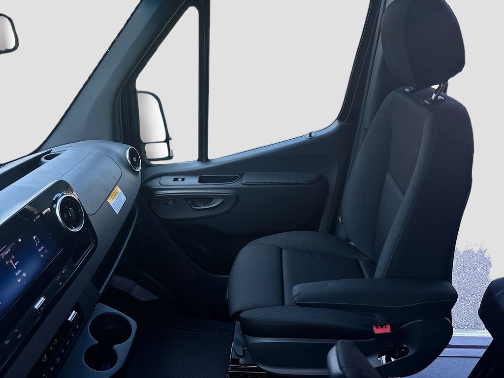 New 2026  Mercedes-Benz Passenger 170 WB image 48