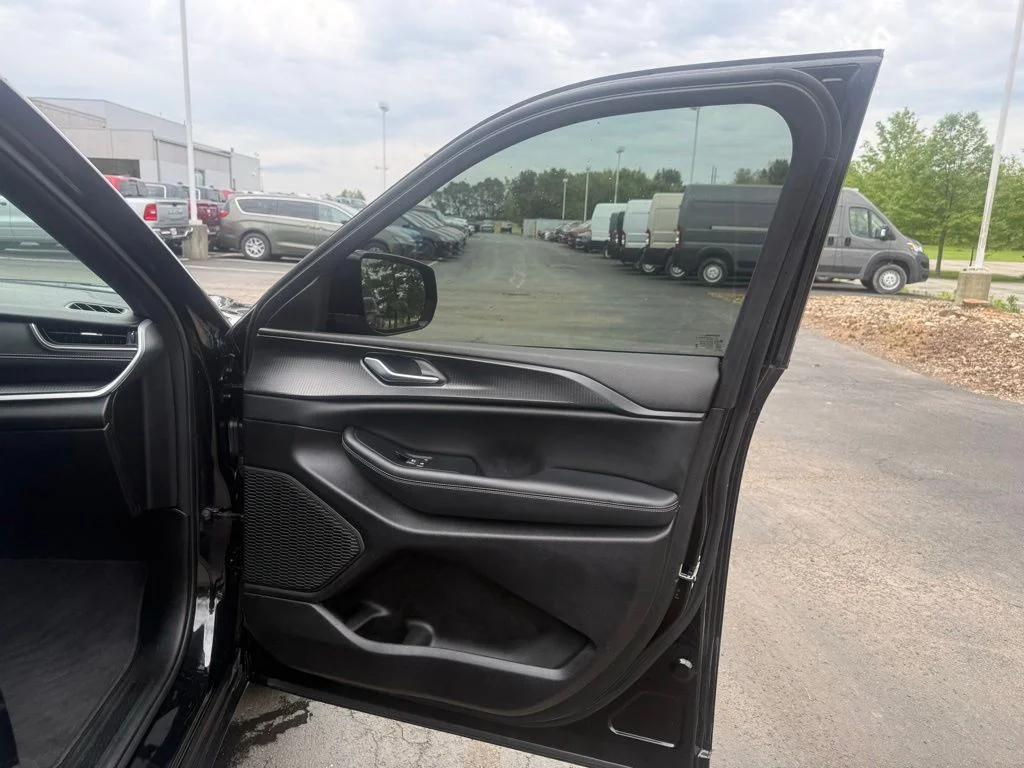 Used 2024 Black Jeep Altitude X image 56