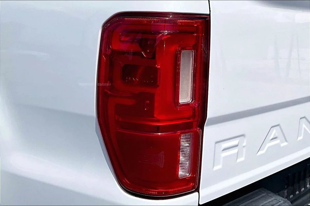 Used 2019  Ford LARIAT image 24