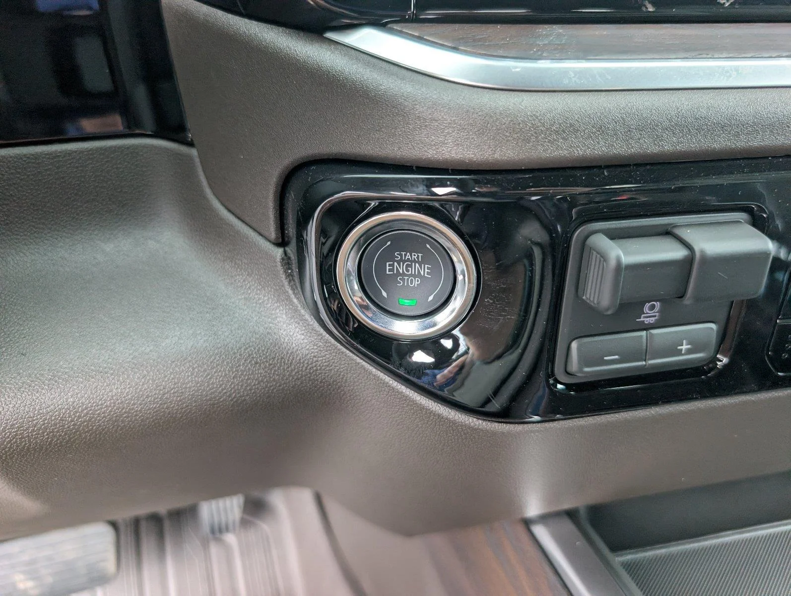 New 2026 Onyx Black GMC SLT image 24