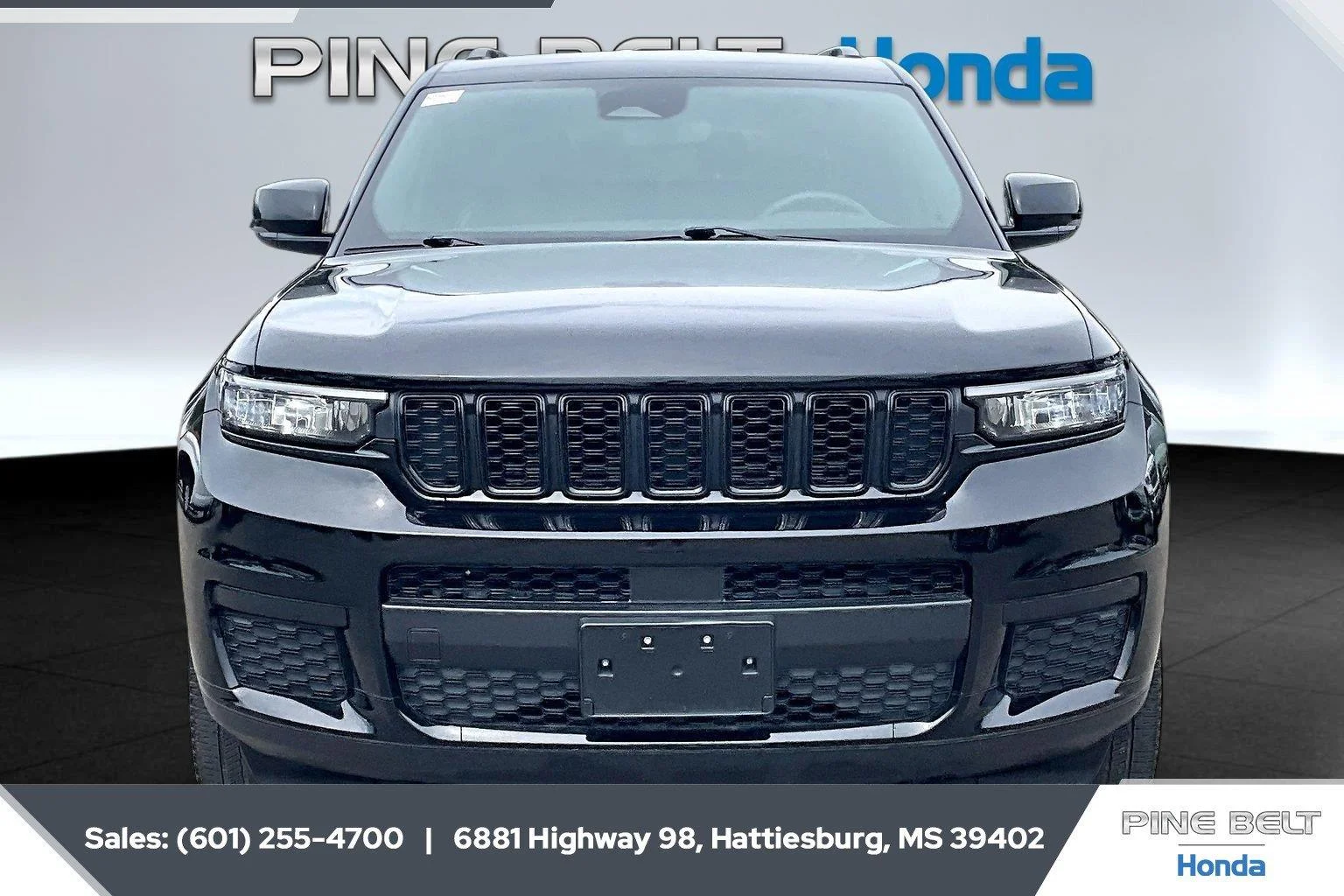 Used 2023 Diamond Black Crystal Pearlcoat Jeep Altitude image 3