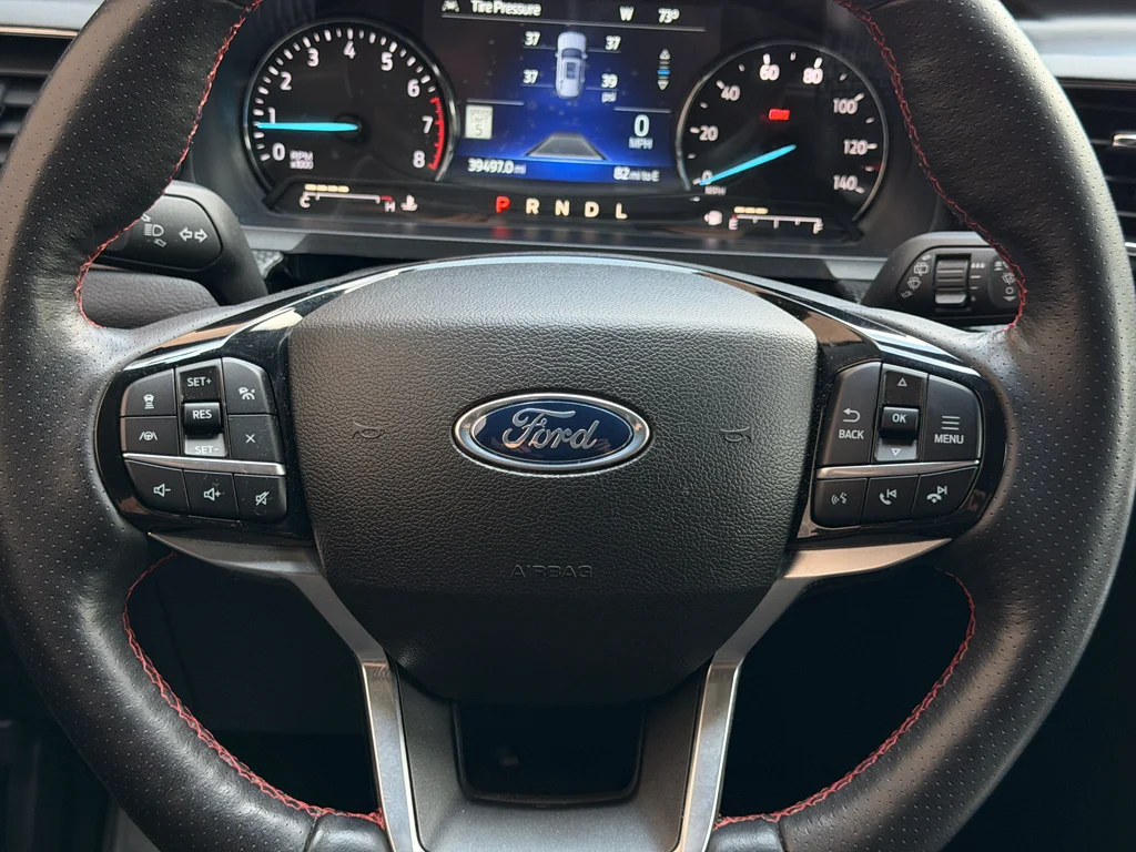 Used 2023 Star White Metallic Tri-Coat Ford ST-Line image 12