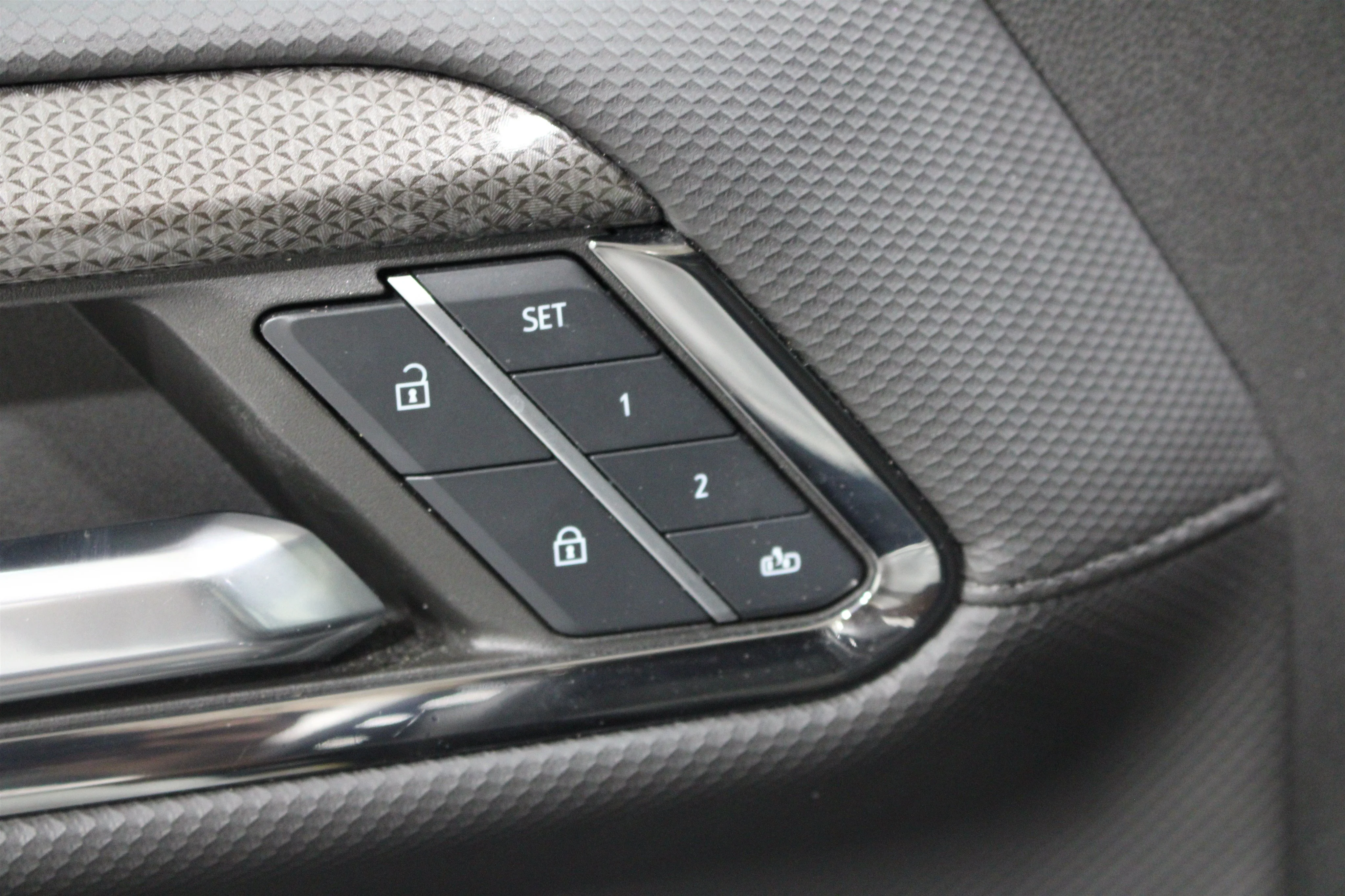 2024 Chevrolet Silverado 1500 ZR2 - Photo 8