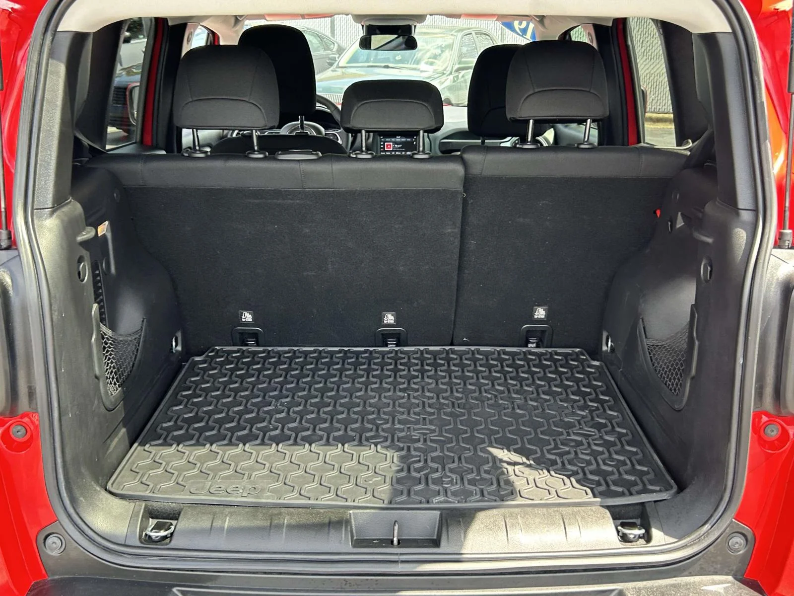 Used 2019 Red Jeep Latitude FWD image 11