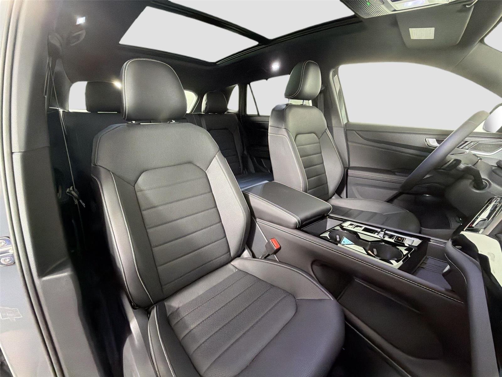 New 2026 Pure Gray Volkswagen 2.0T SEL R-Line Black image 27