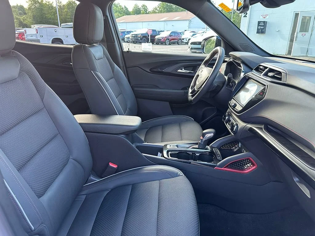 Used 2023 SUMMIT WHITE Chevrolet RS image 26