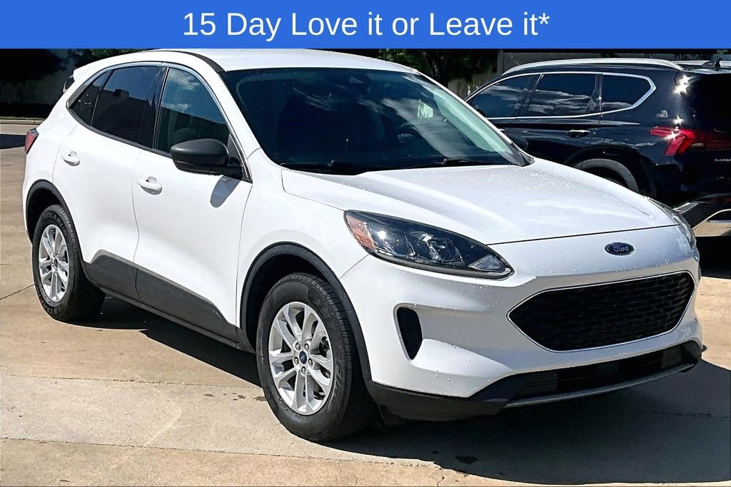 Used 2022 White Ford SE image 1