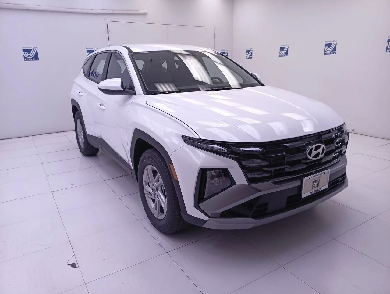 New 2026 White Pearl Tricoat Hyundai SE image 1