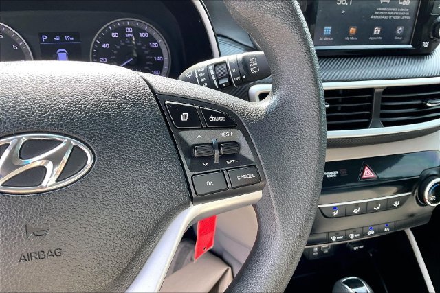 Used 2020 Black Hyundai SE image 16