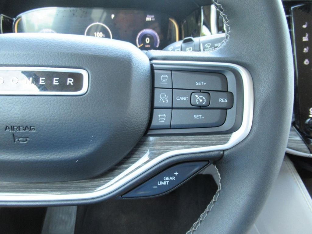 Used 2022 White Jeep Series II image 25