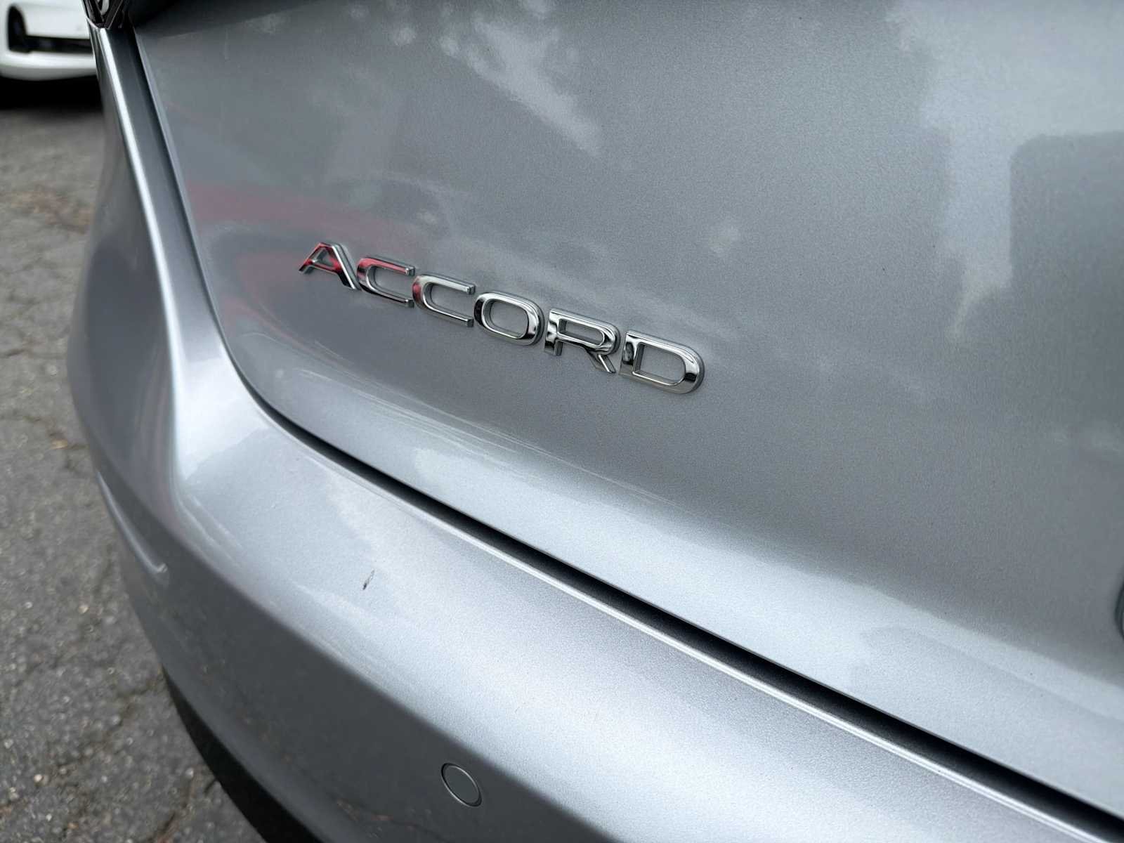 Used 2023 Lunar Silver Metallic Honda Touring image 18