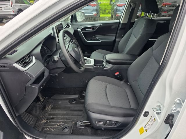 Used 2025 White Toyota XLE image 17