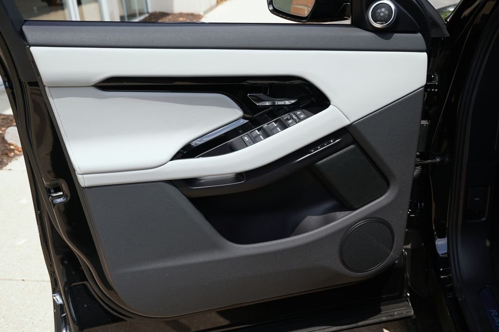 New 2026 Santorini Black Land Rover S image 10