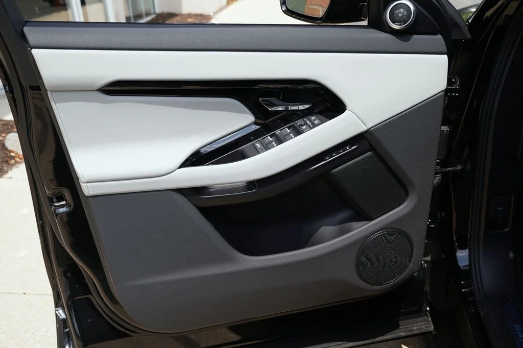 New 2026 Santorini Black Land Rover S image 10