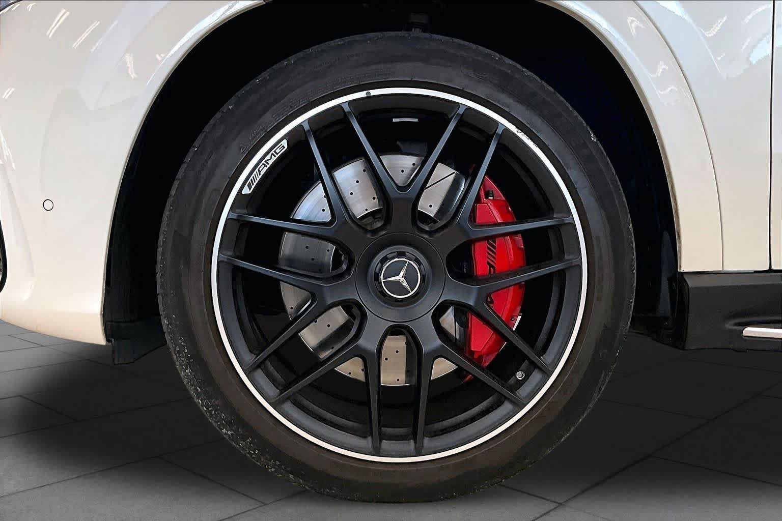 Used 2023 MANUFAKTUR Diamond White Metallic Mercedes-Benz AMG® GLE 63 S image 10