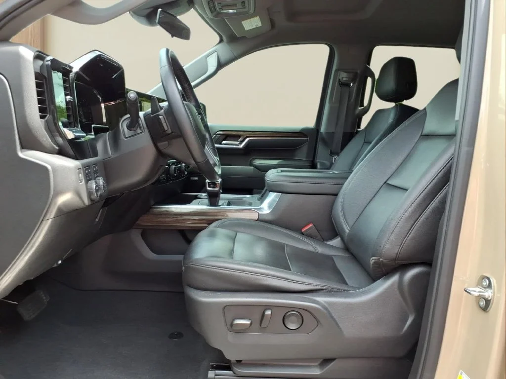 Used 2022 SAND DUNE METALLIC Chevrolet LT Trail Boss image 16