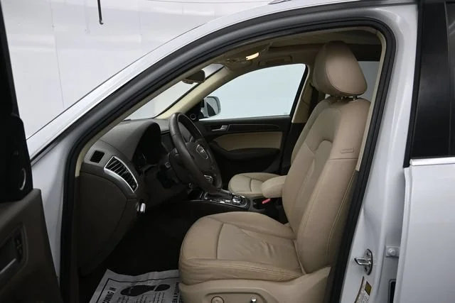 Used 2024 White Frost Tricoat Buick Avenir image 9
