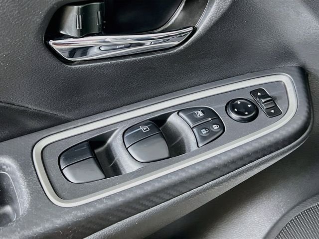 2024 Nissan Versa Sedan SR - Photo 9