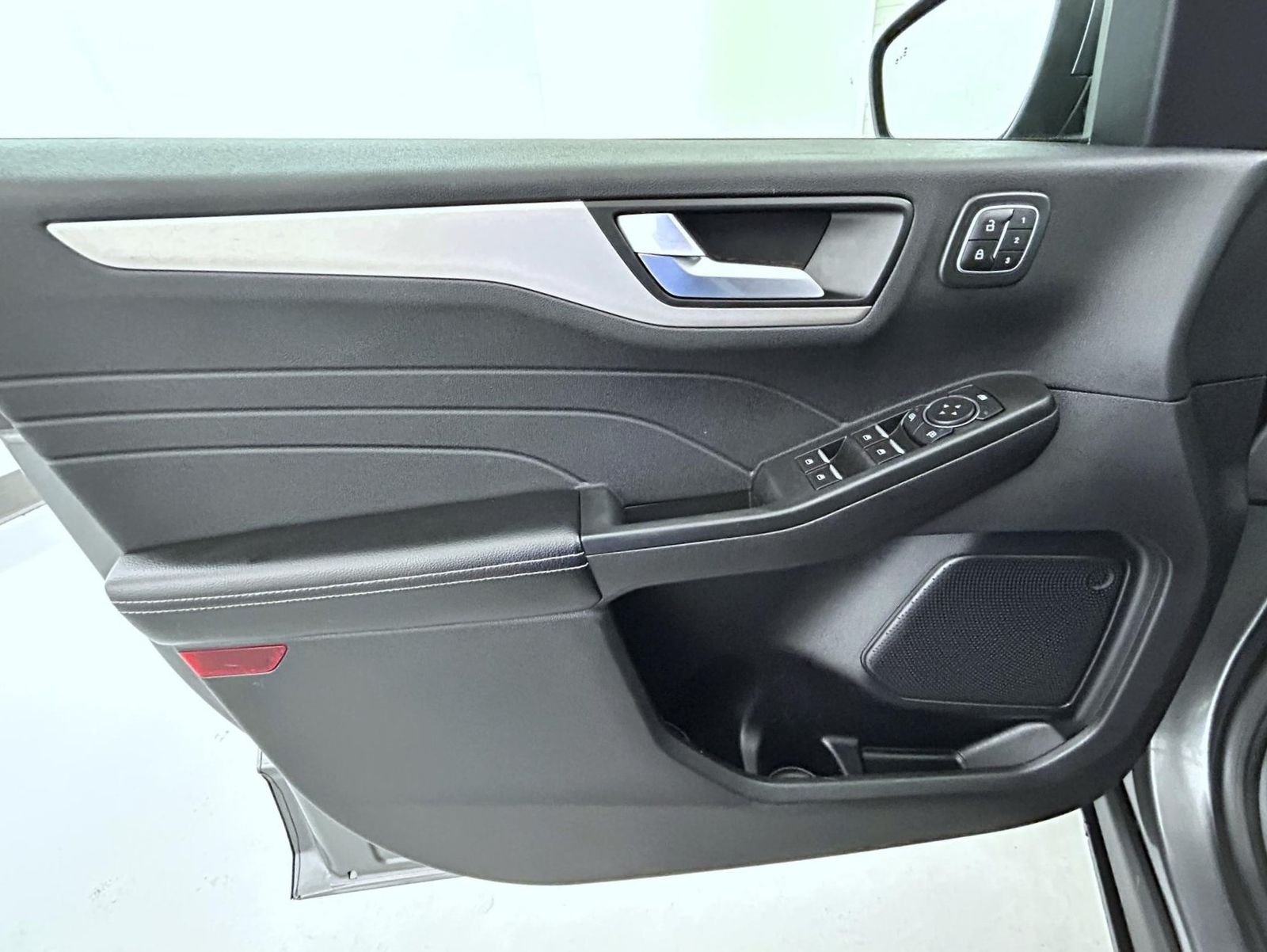 Used 2022 Gray Ford SEL image 9
