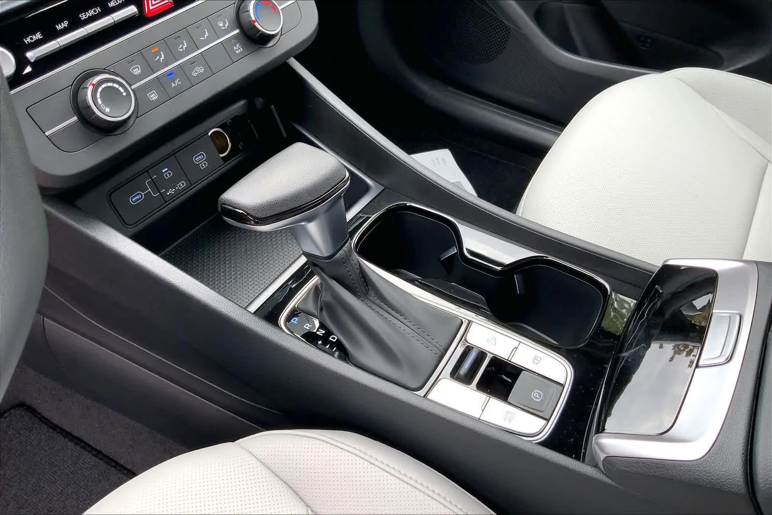 New 2027 Sage Gray Hyundai SE image 8