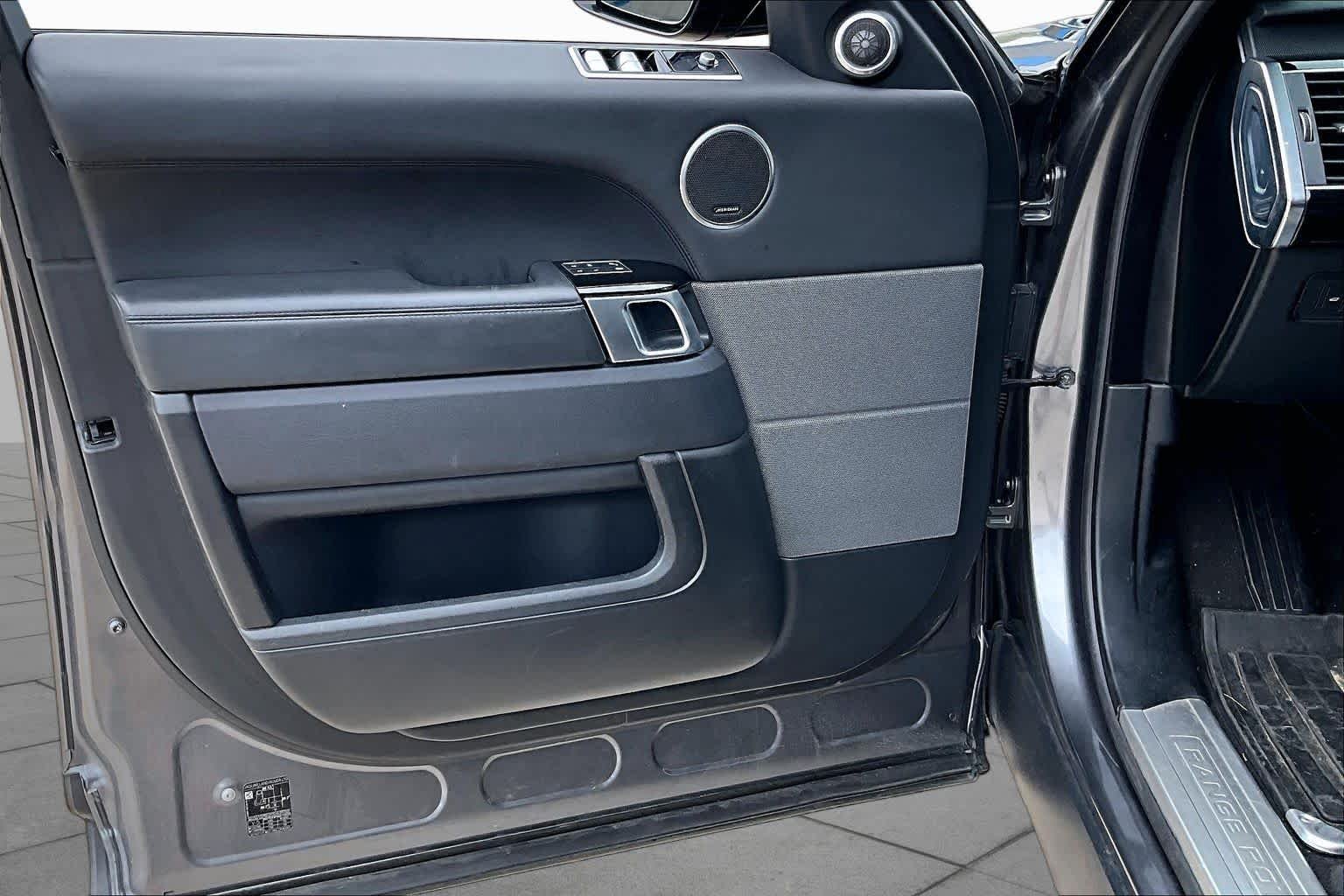 Used 2019 Corris Gray Metallic Land Rover Dynamic image 22