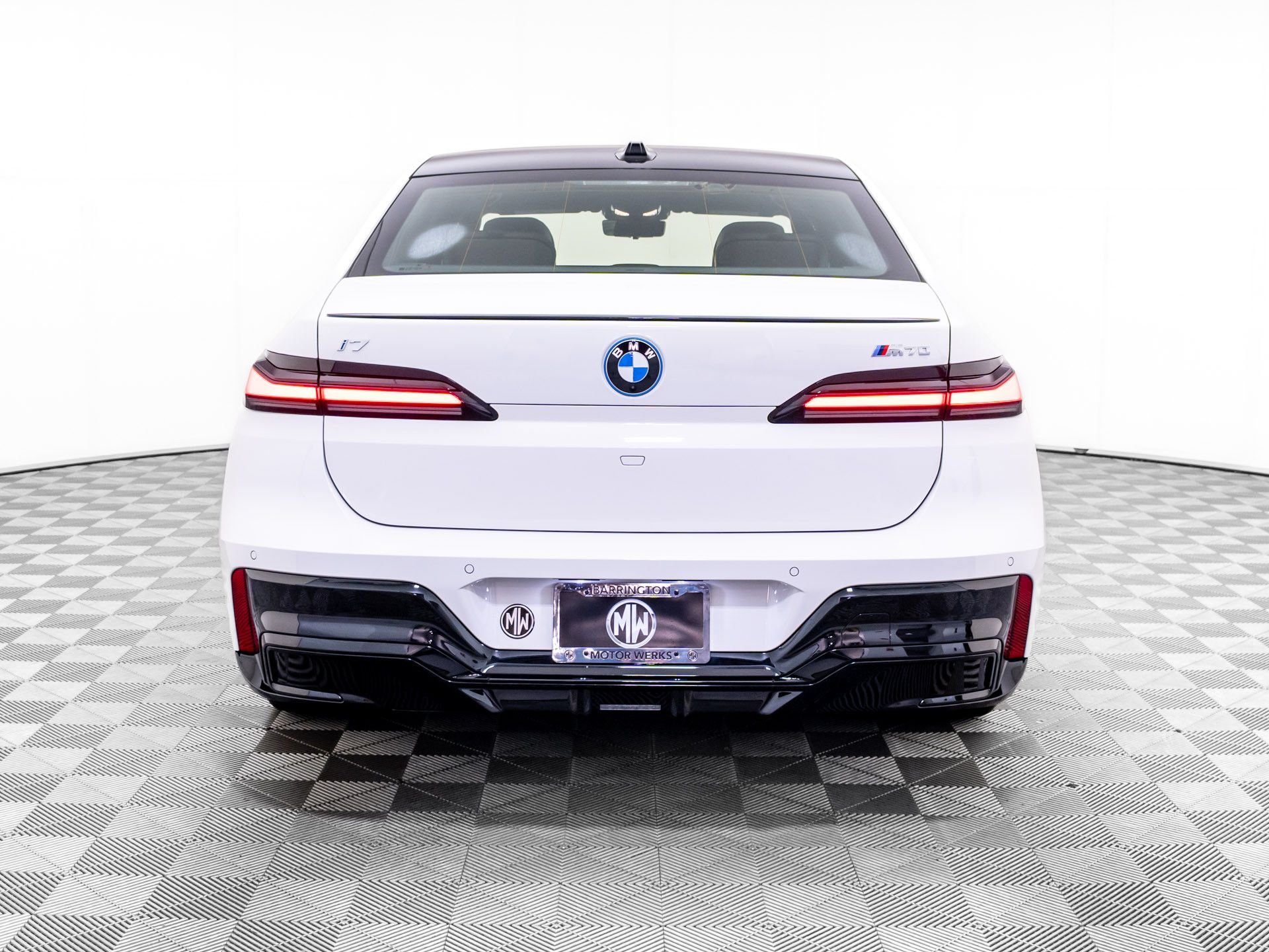 New 2026 Alpine White BMW M70 image 5