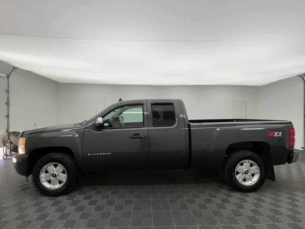 Used 2010 TAUPE GRAY METALLIC Chevrolet LT image 9