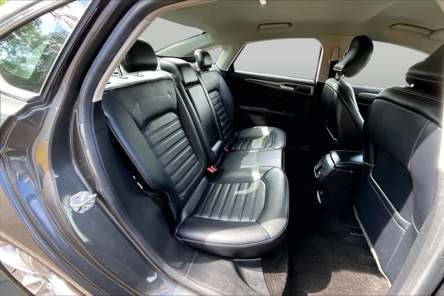 Used 2018 Magnetic Ford SE image 20