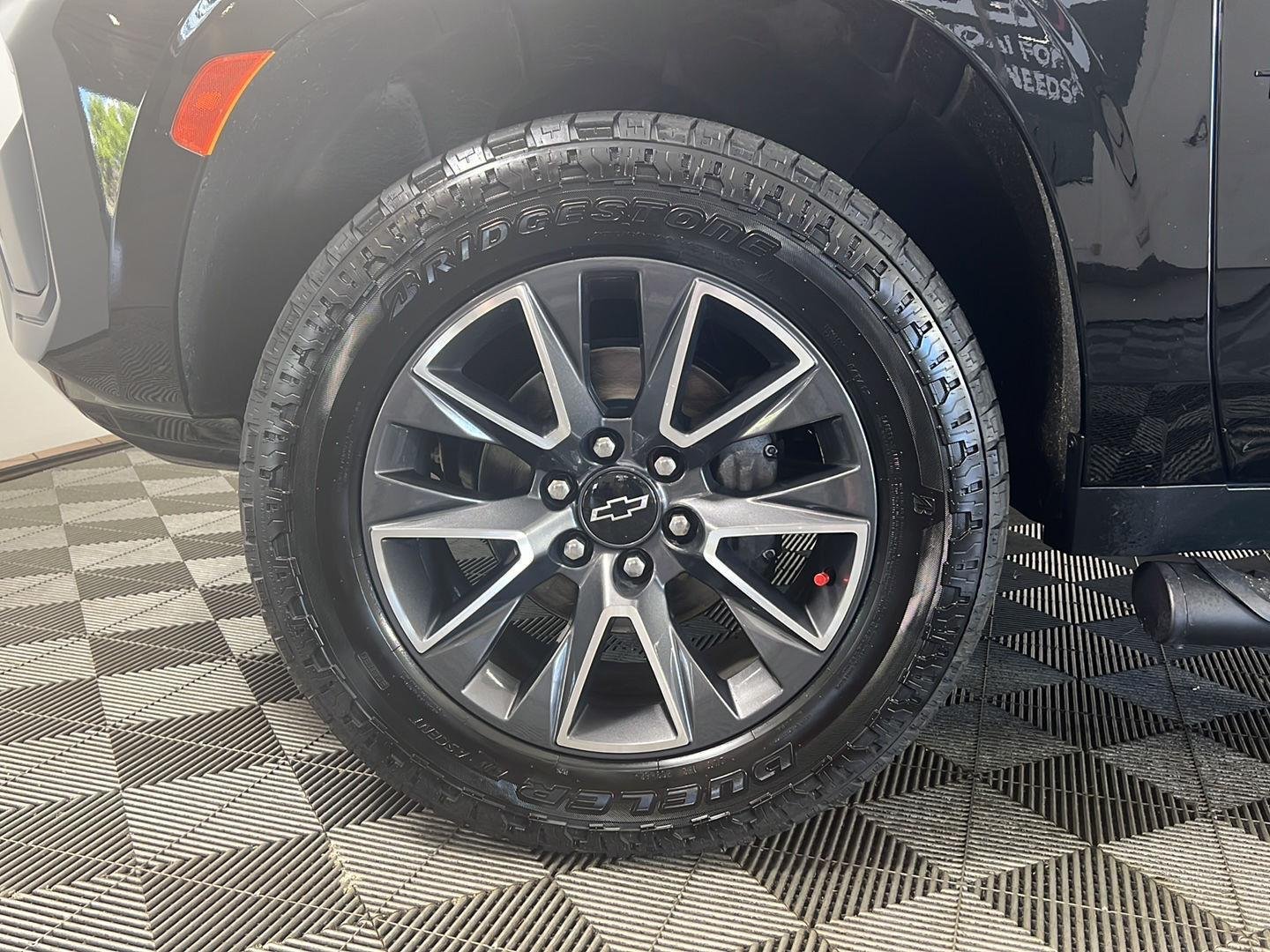 Used 2022 Black Chevrolet Z71 image 8