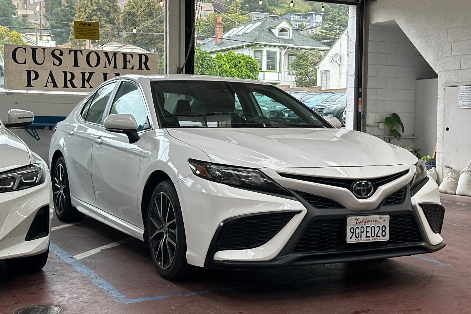 2023 Toyota Camry SE photo 2