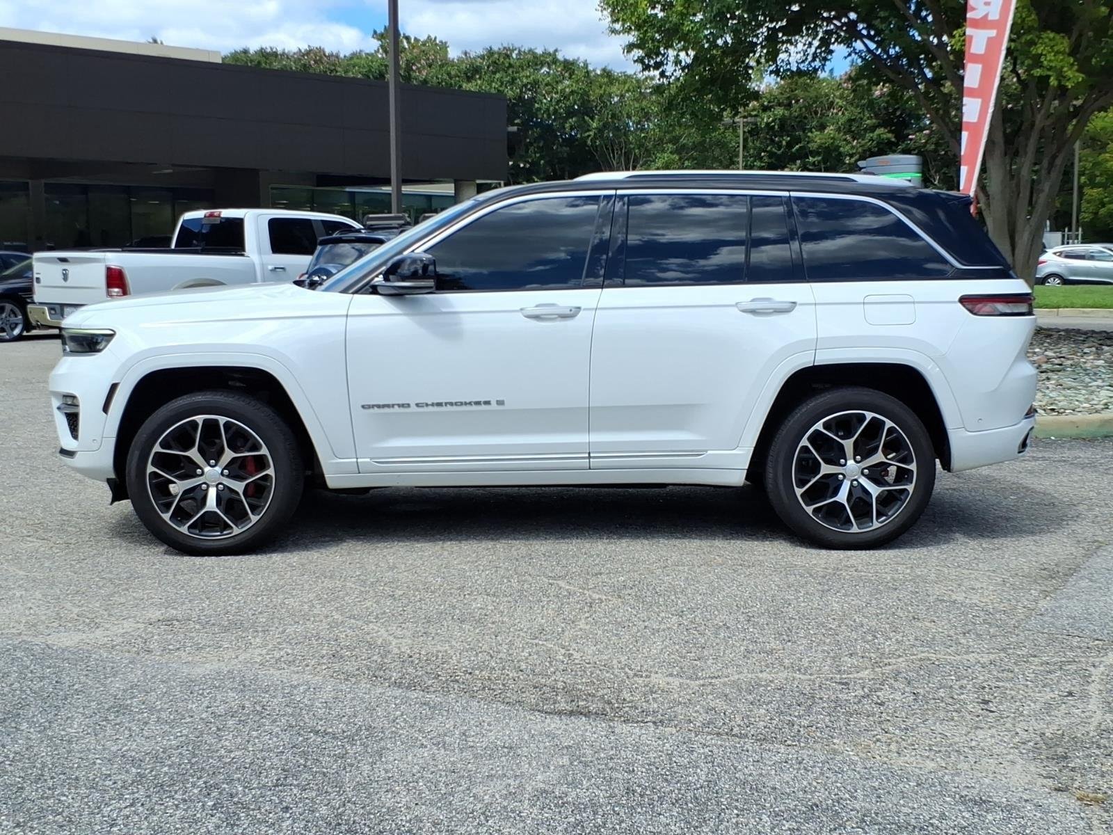 Used 2022 Bright White Clearcoat Jeep Summit Reserve image 3