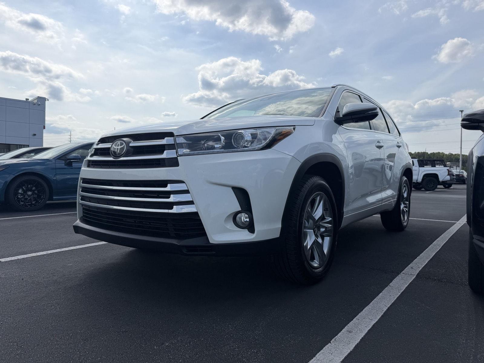 Used 2017 Blizzard Pearl Toyota Limited image 16