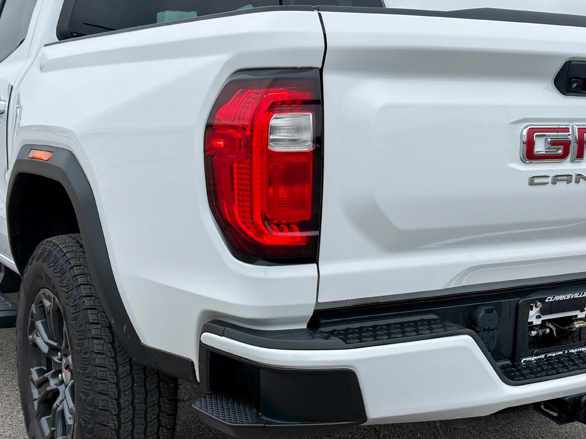 Used 2023 White GMC Elevation image 9