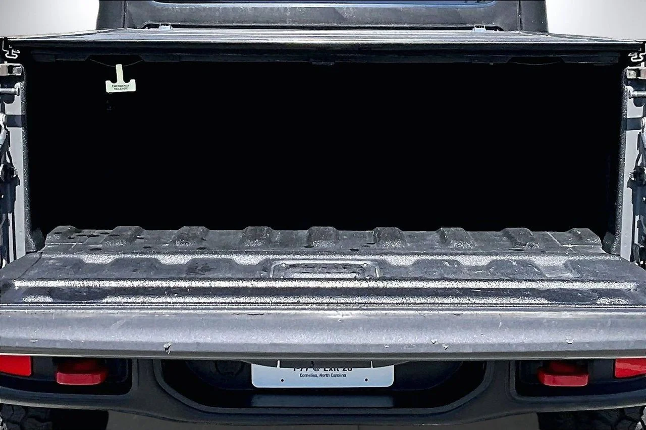 Certified Used 2021 Gray Jeep Rubicon image 25