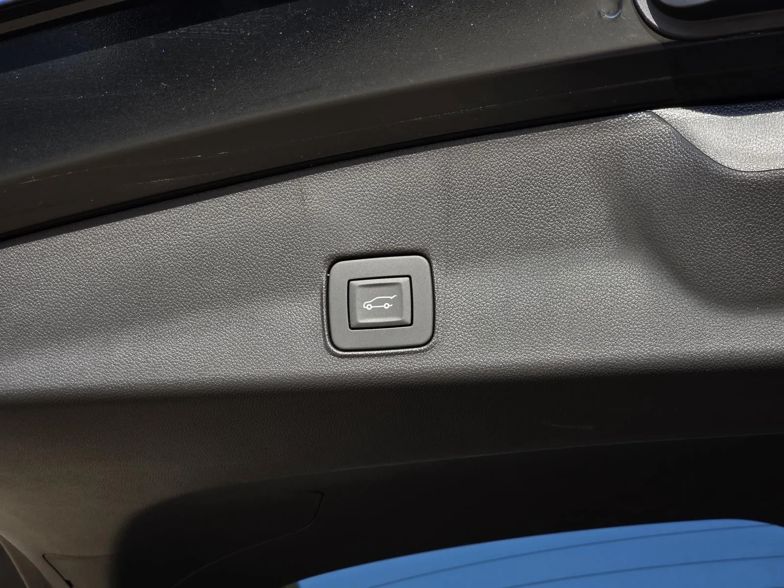 Used 2025 Mosaic Black Metallic Chevrolet LT image 10