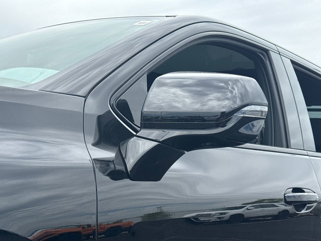 2025 GMC Sierra EV Denali - Photo 13