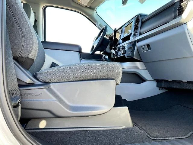New 2027 Iconic Silver Metallic Ford F-250® XLT image 48