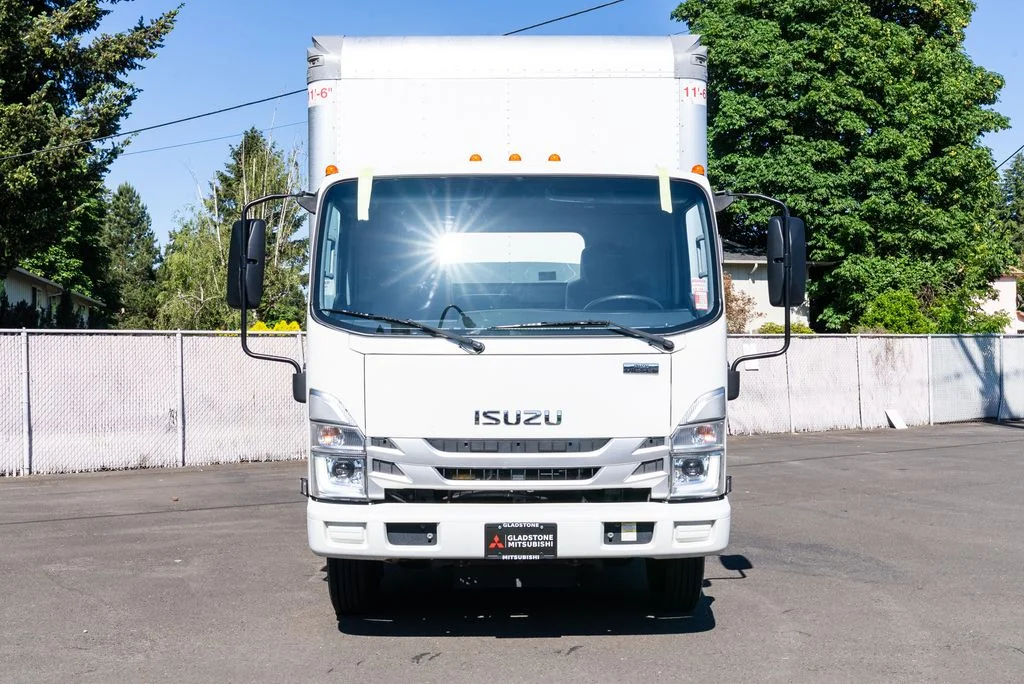 Used 2023  Isuzu  image 2