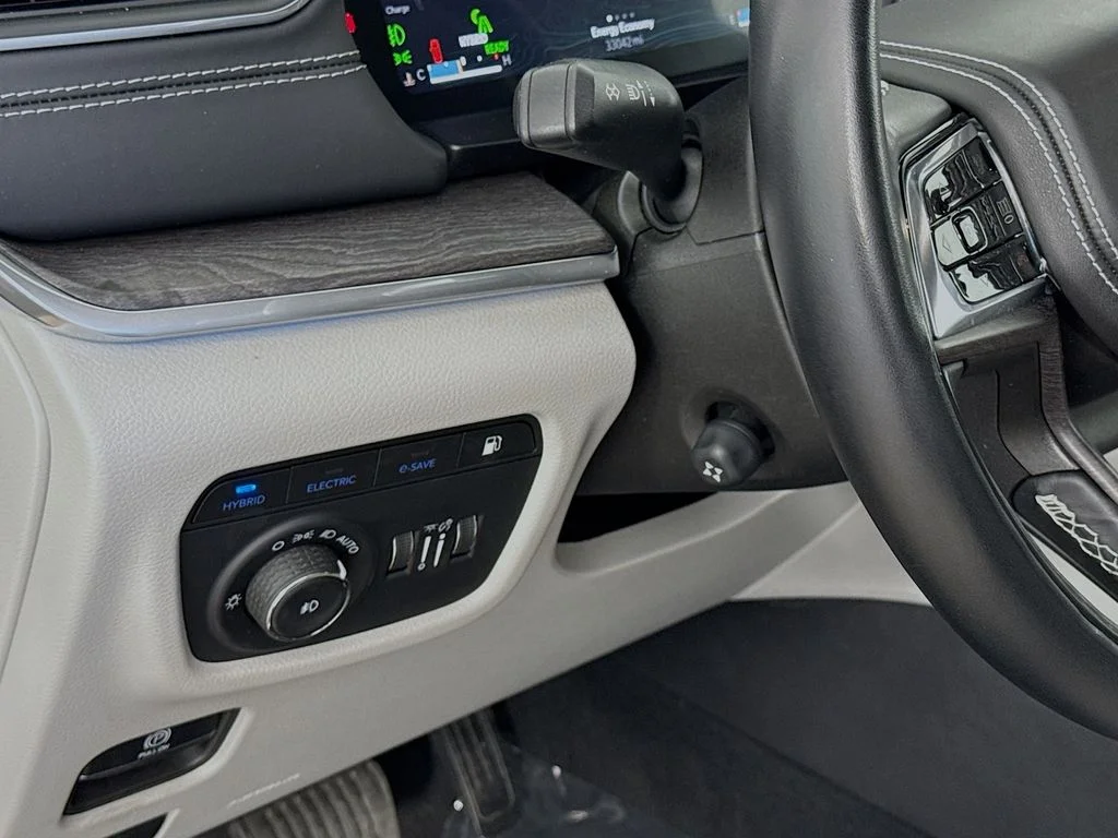 Used 2022 Brown Jeep Overland 4xe image 10