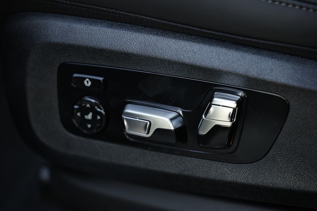 New 2027 Carbon Black Metallic BMW xDrive40i image 22
