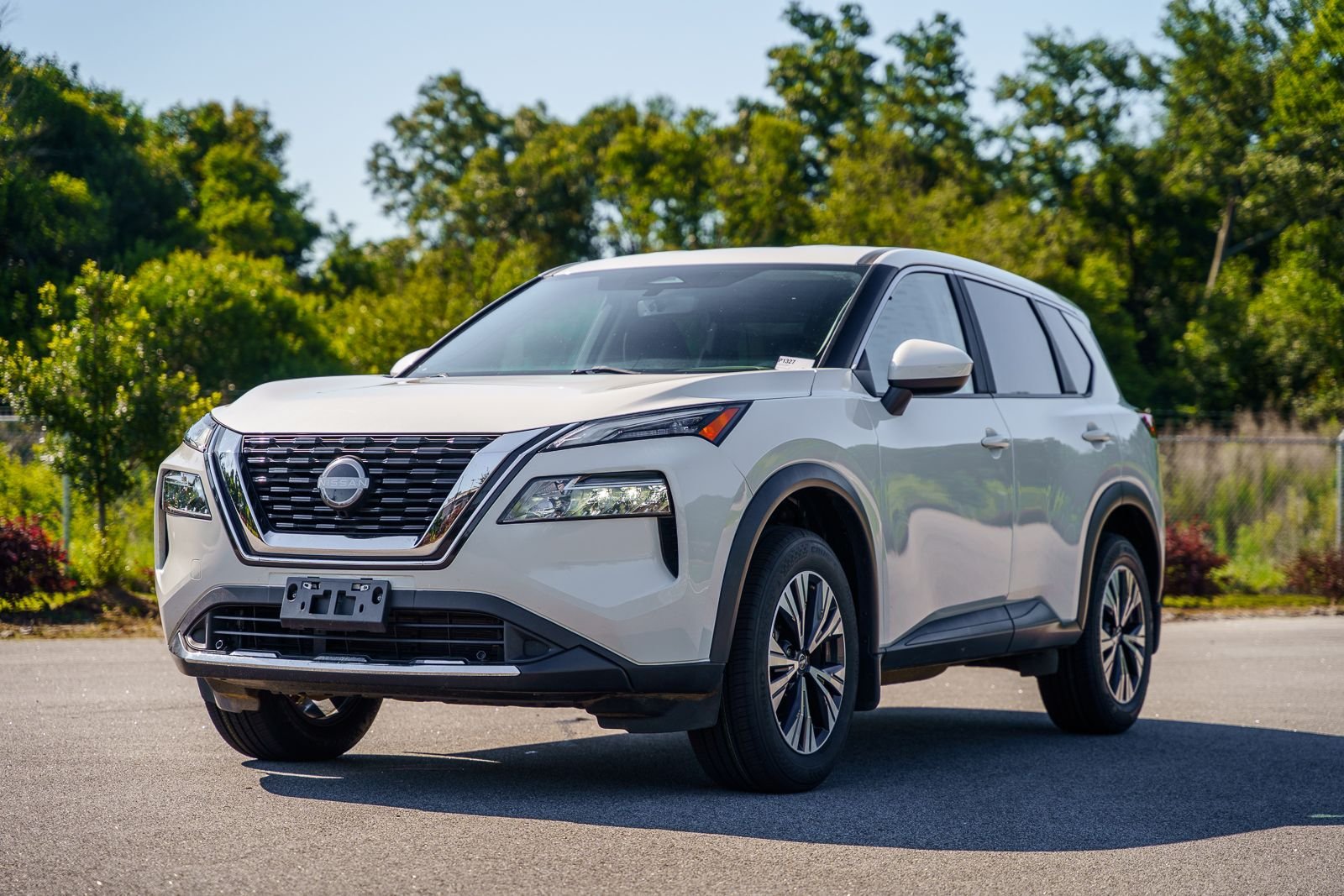 Used 2023 White Nissan SV image 2