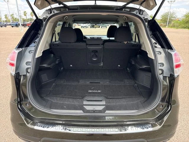 Used 2016 Green Nissan SV image 14
